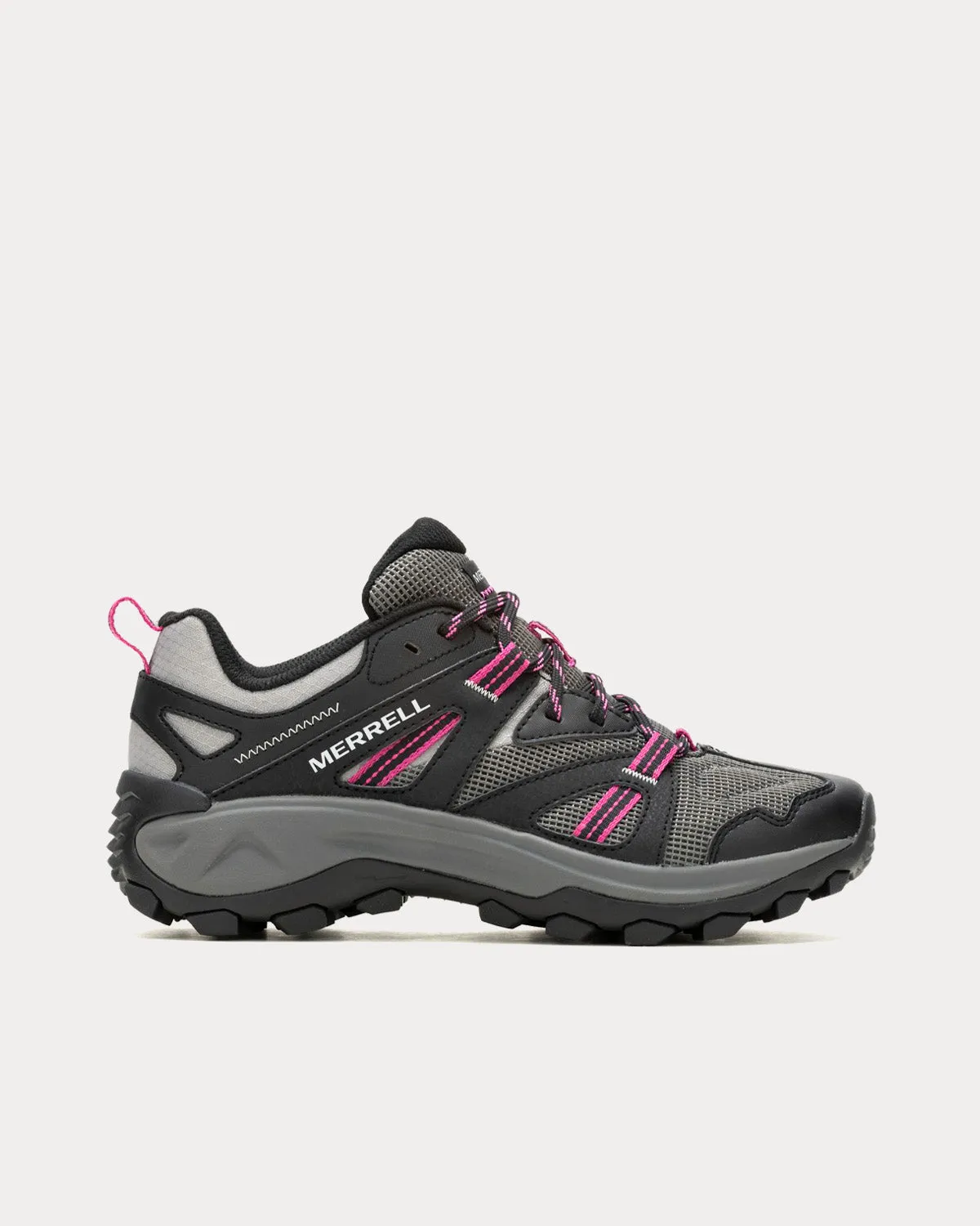 Deverta 3 Sport Black / Fuchsia Low Top Sneakers